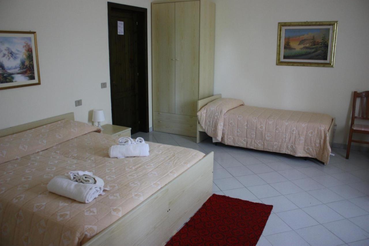 Hotel La Pineta Arborea Bagian luar foto