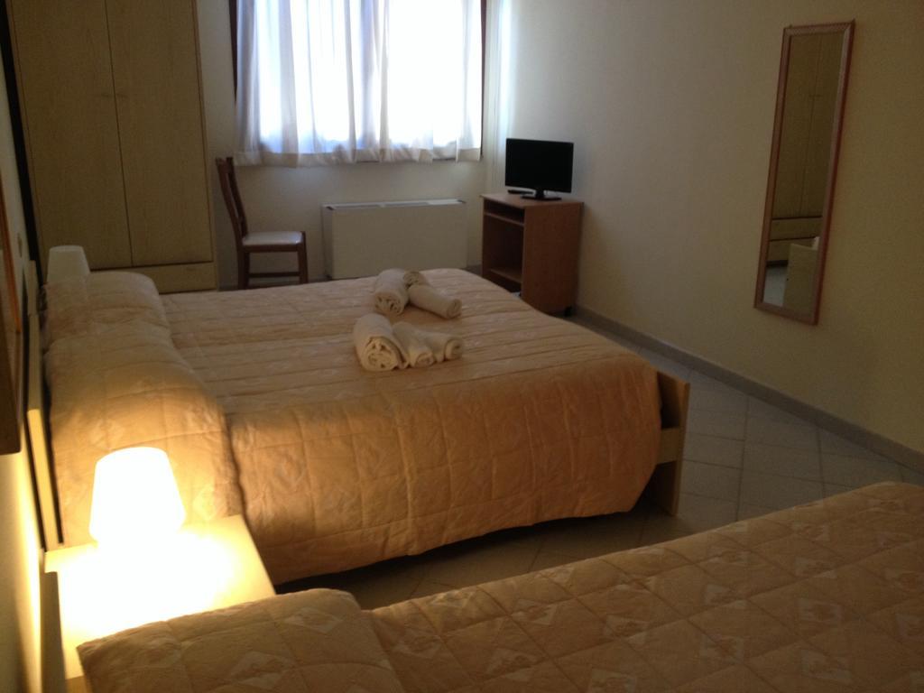 Hotel La Pineta Arborea Bagian luar foto