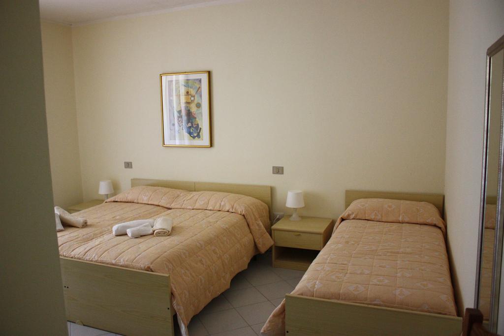 Hotel La Pineta Arborea Bagian luar foto