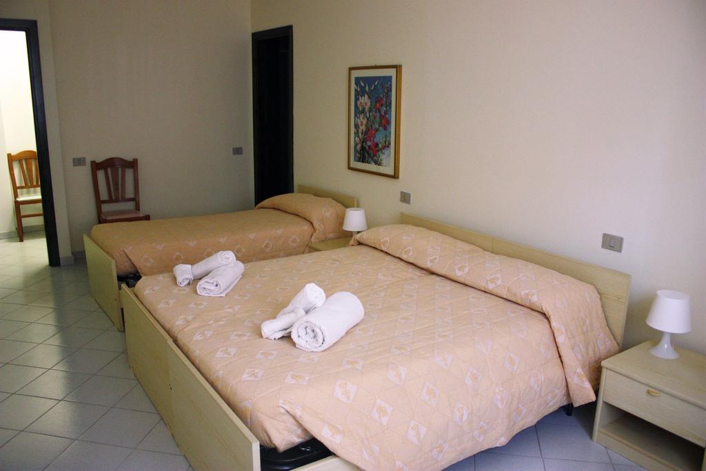 Hotel La Pineta Arborea Bagian luar foto