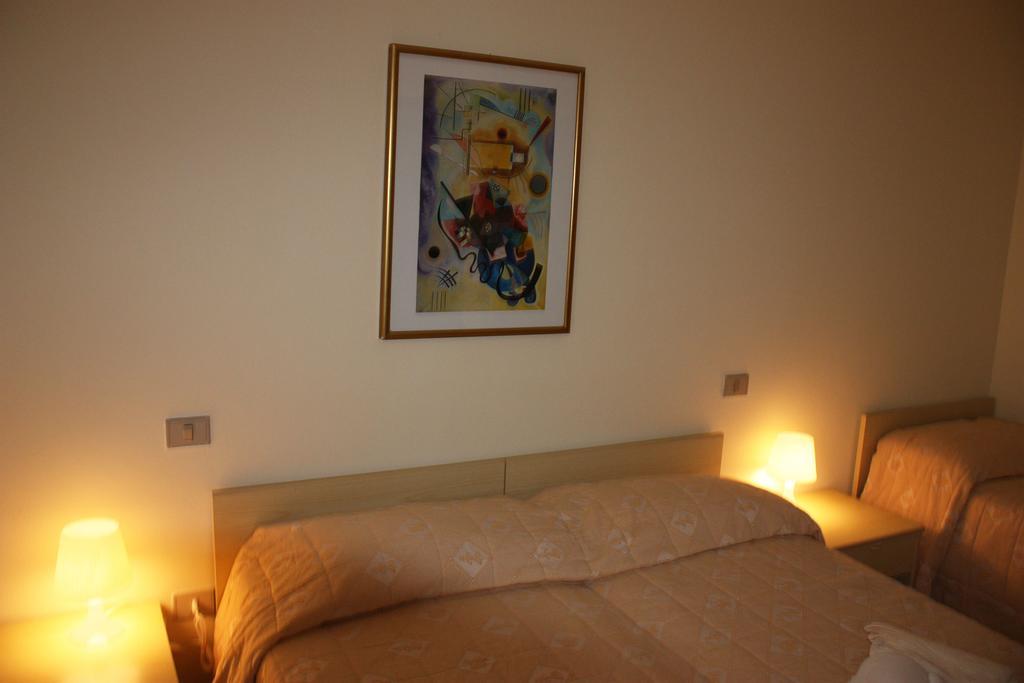 Hotel La Pineta Arborea Bagian luar foto