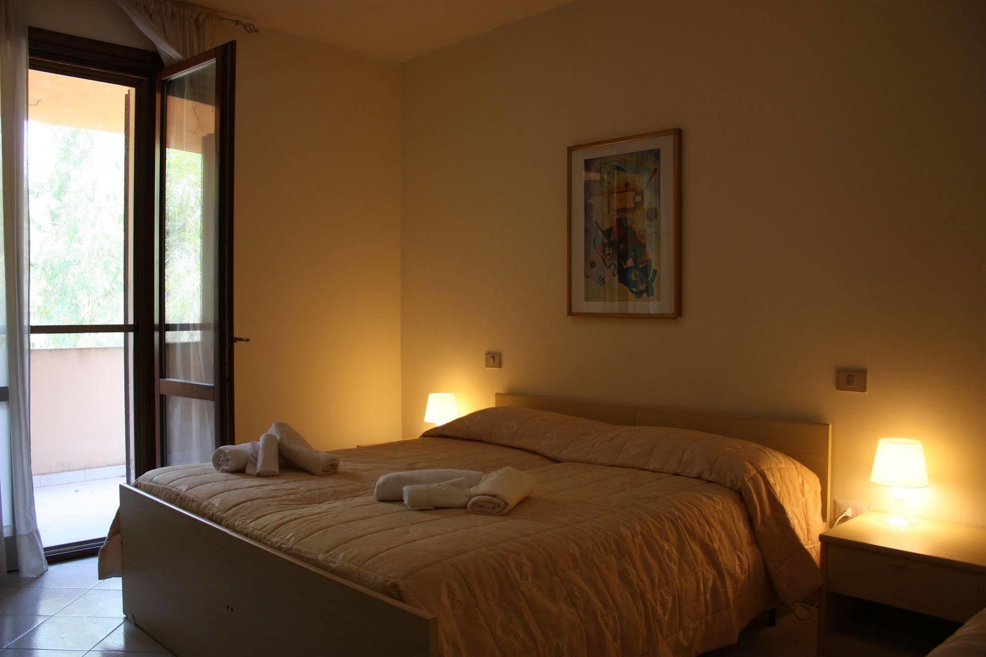 Hotel La Pineta Arborea Bagian luar foto